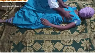 Uncut Sex with housewife in green sari - Hot Show