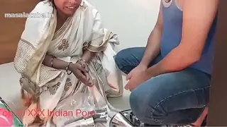 Viral Poor bagger women fucked by owner only for Rs100 Infront of her Husband!! Viral Sex - Caught in 4K